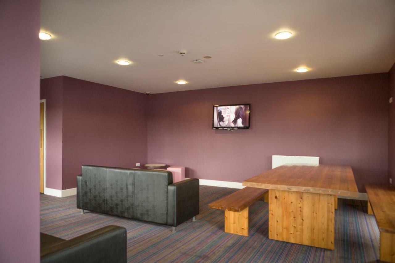 Dashwood Hostel *